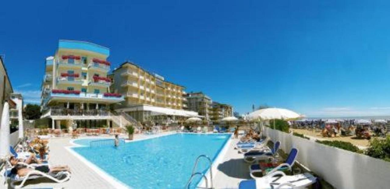 Hotel Condor ลิโดดิเยโซโล ภายนอก รูปภาพ