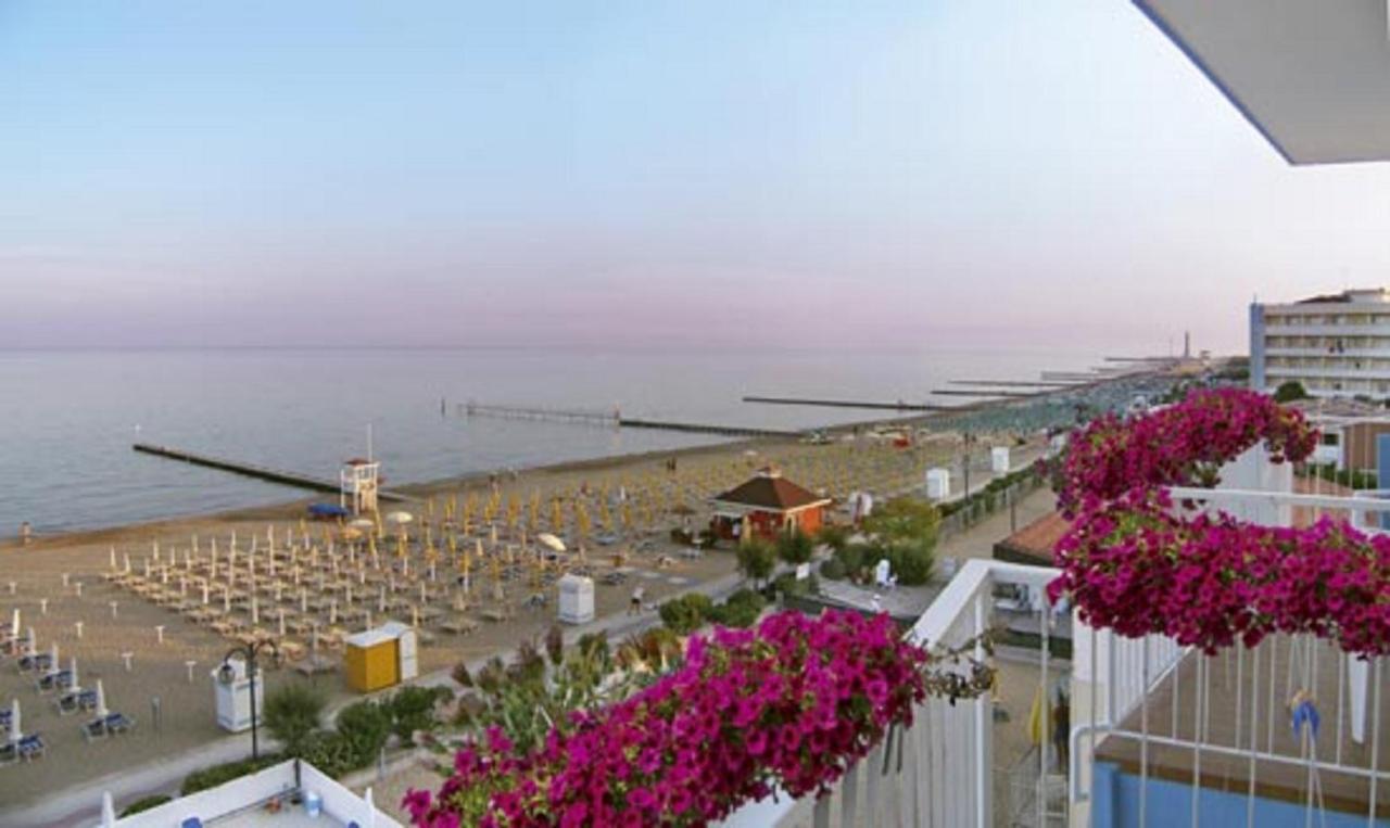 Hotel Condor ลิโดดิเยโซโล ภายนอก รูปภาพ
